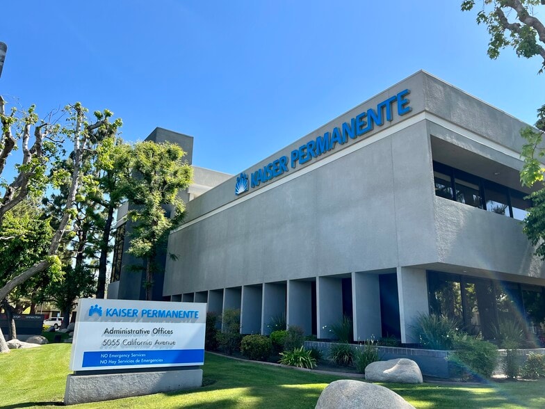 5055 California Ave, Bakersfield, CA for sale - Building Photo - Image 1 of 17