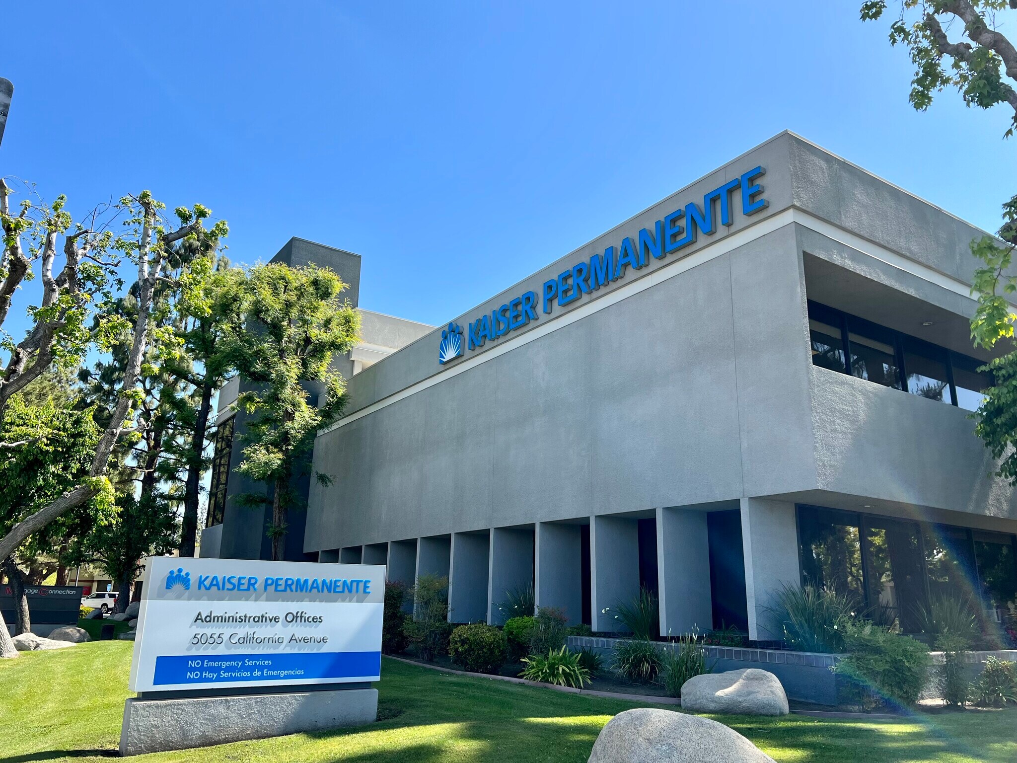 5055 California Ave, Bakersfield, CA for sale Building Photo- Image 1 of 18