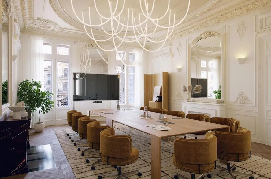 Office in Paris for lease - Interior Photo - Image 2 of 11