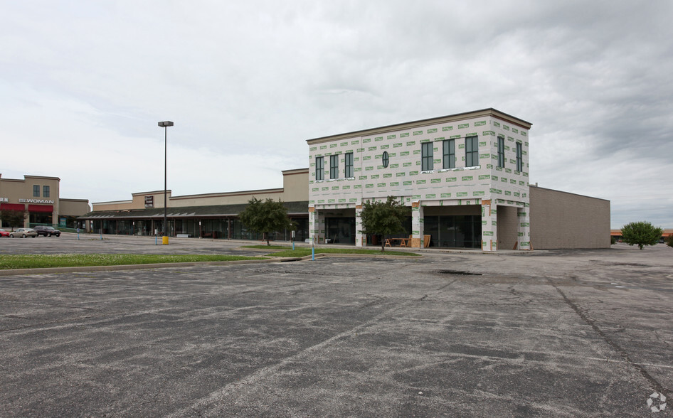 1340-1372 W Old Highway 40, Odessa, MO for sale - Primary Photo - Image 1 of 3