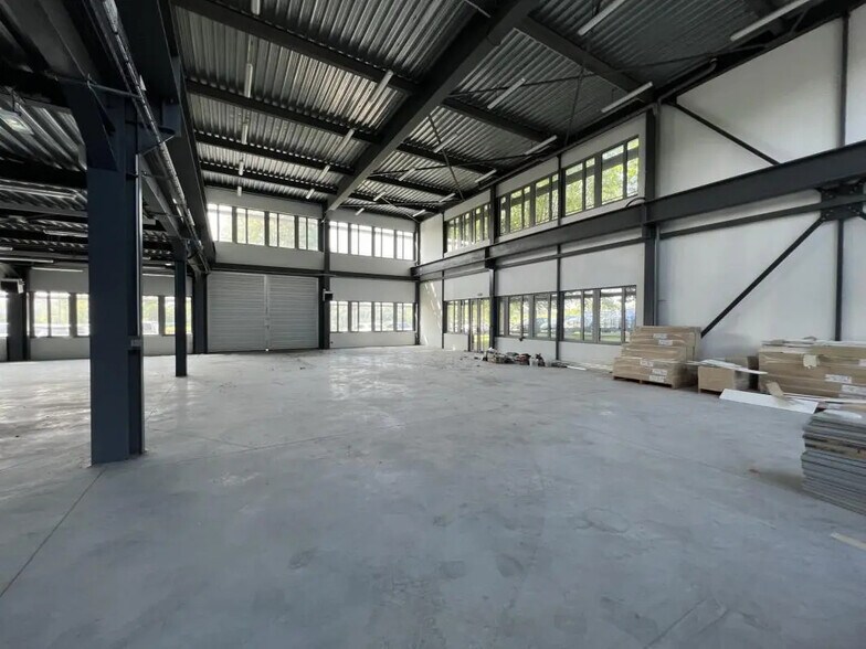 Flex in Roissy-en-France for lease - Interior Photo - Image 3 of 6