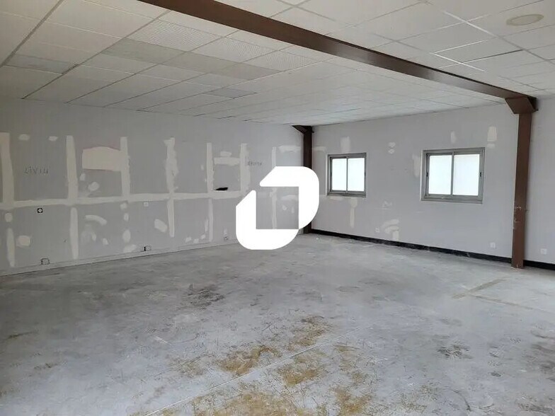 Flex in Bègles for lease - Interior Photo - Image 1 of 10