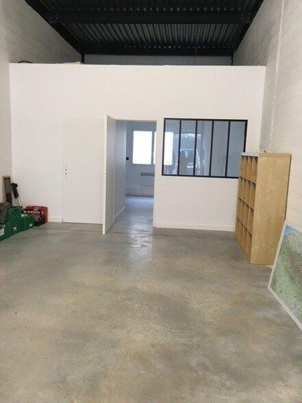 Flex in Sennecey-lès-Dijon for lease - Interior Photo - Image 2 of 4