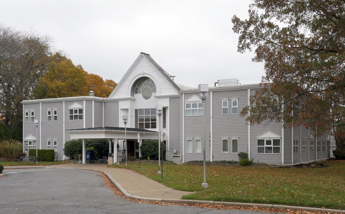 215 Toll Gate Rd, Warwick, RI for lease Interior Photo- Image 1 of 14