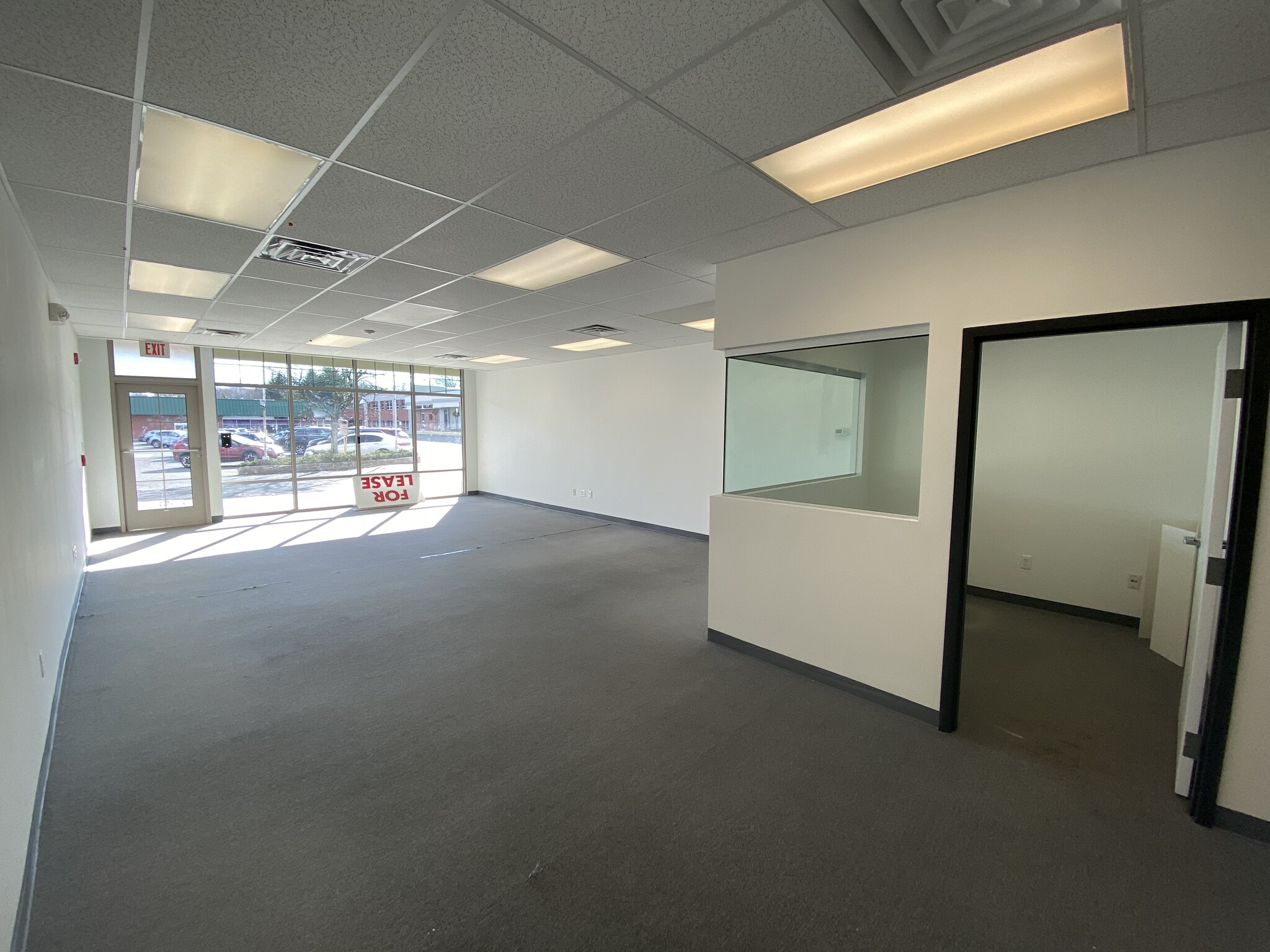 942 White Plains Rd, Trumbull, CT for lease Interior Photo- Image 1 of 4