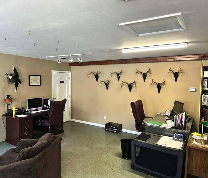 347 W Kings Hwy, Eden, NC for sale - Building Photo - Image 2 of 8