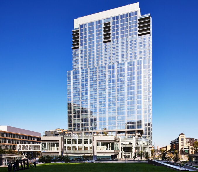 250 Nicollet Mall, Minneapolis, MN for lease - Building Photo - Image 2 of 11