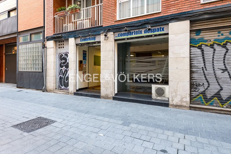 Multifamily in Barcelona, Barcelona for sale - Building Photo - Image 2 of 3