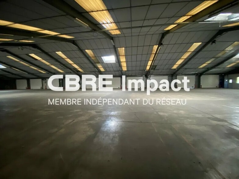 Flex in Couchey for lease - Interior Photo - Image 2 of 10