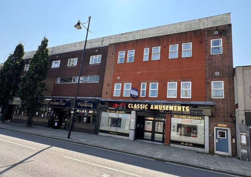 110-112 West St, Fareham for sale - Building Photo - Image 1 of 1