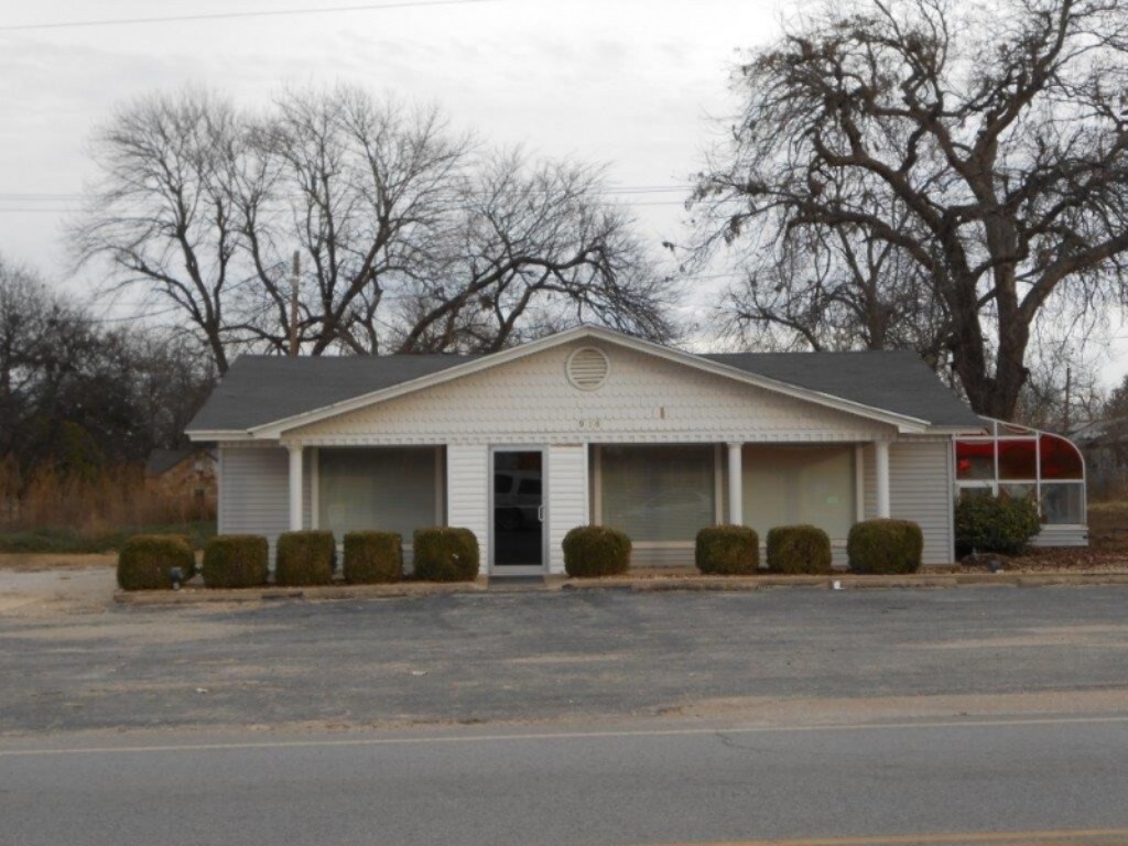 918 S Chickasaw St, Pauls Valley, OK 73075