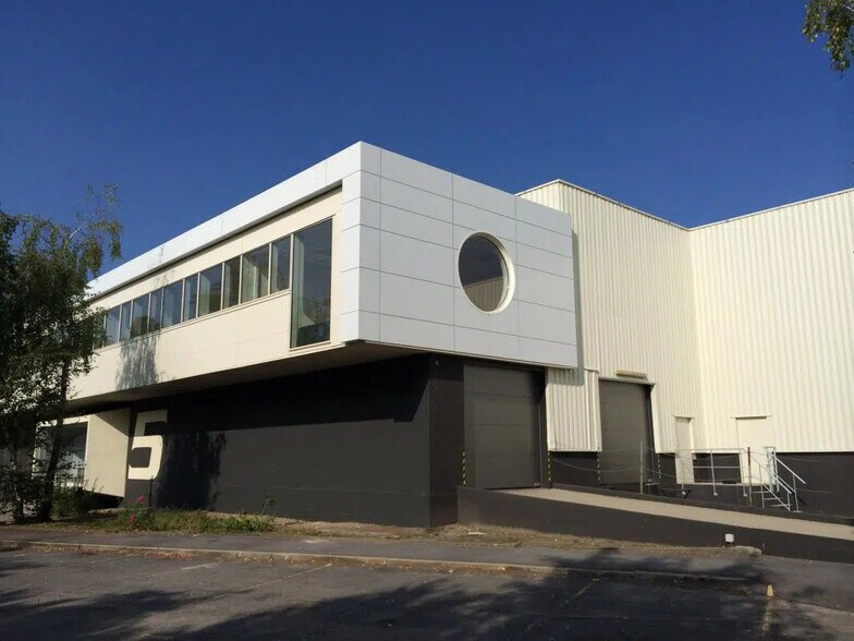 Flex in SAINT-OUEN-L'AUMONE for lease - Building Photo - Image 1 of 9