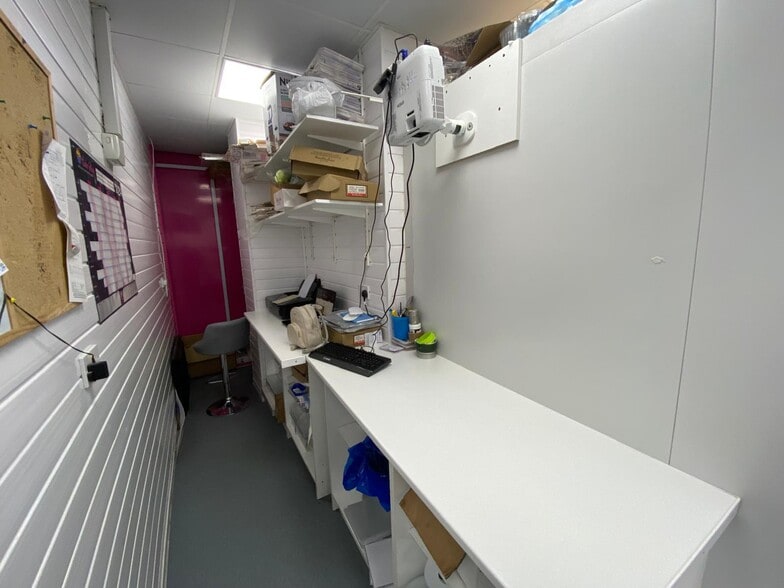 3-5 Ron Leighton Way, London for lease - Interior Photo - Image 3 of 15