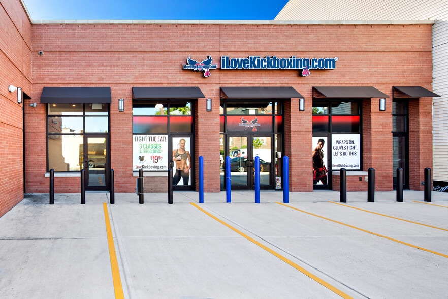 3261-3267 Westchester Ave, Bronx, NY for lease - Building Photo - Image 1 of 18