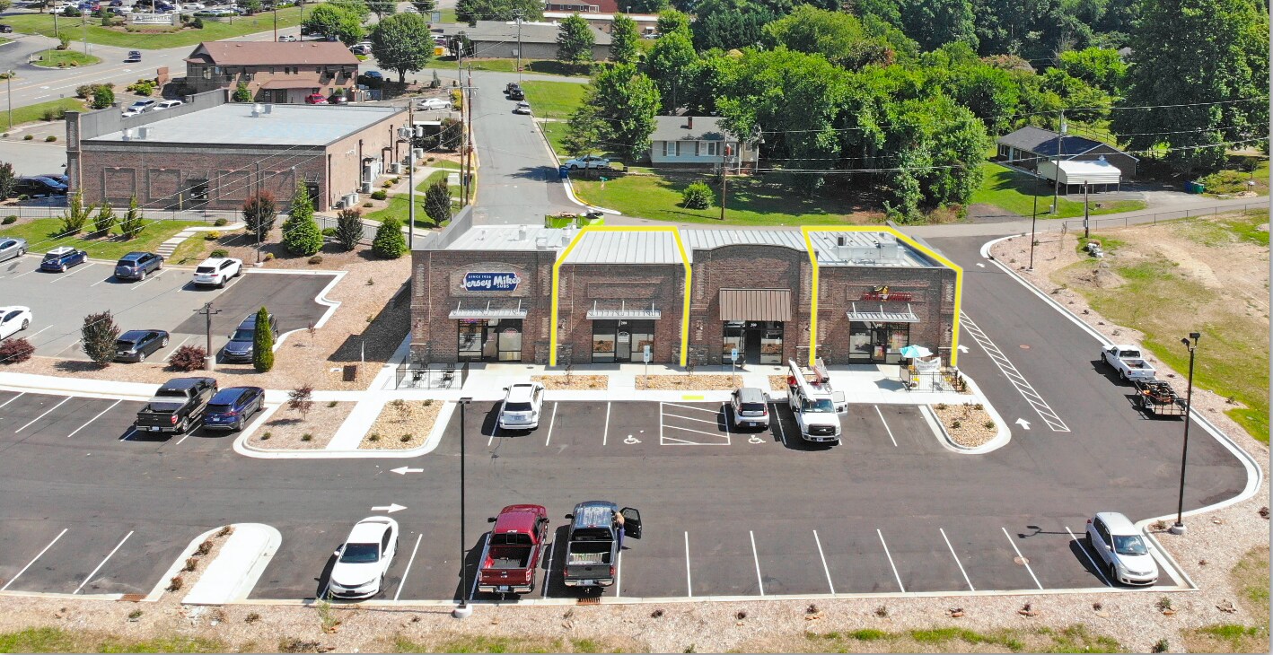 1025 Rockford St, Mount Airy, NC for lease Building Photo- Image 1 of 2