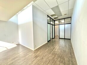 220 S Pacific Coast Hwy, Redondo Beach, CA for lease Interior Photo- Image 1 of 4