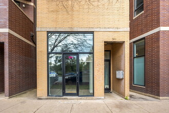 2816 W Chicago Ave, Chicago, IL for lease Building Photo- Image 1 of 19