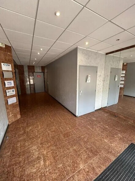 Office in Toulon for lease - Lobby - Image 2 of 9