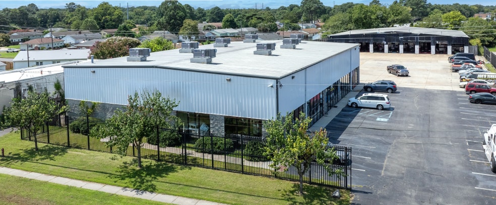 7851 Azalea Garden Rd, Norfolk, VA for lease - Building Photo - Image 1 of 5