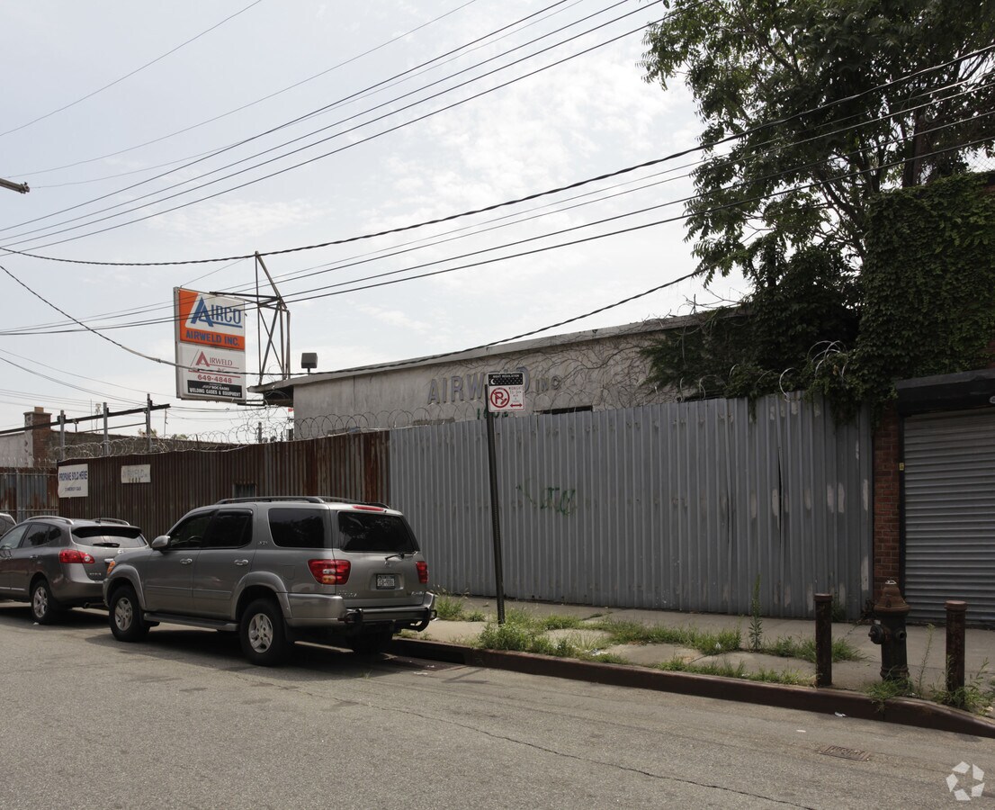 1002 Alabama Ave, Brooklyn, NY 11207