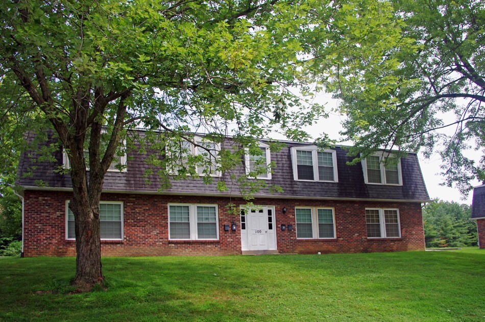 24 Gettysburg Rd, Belleville, IL 62226