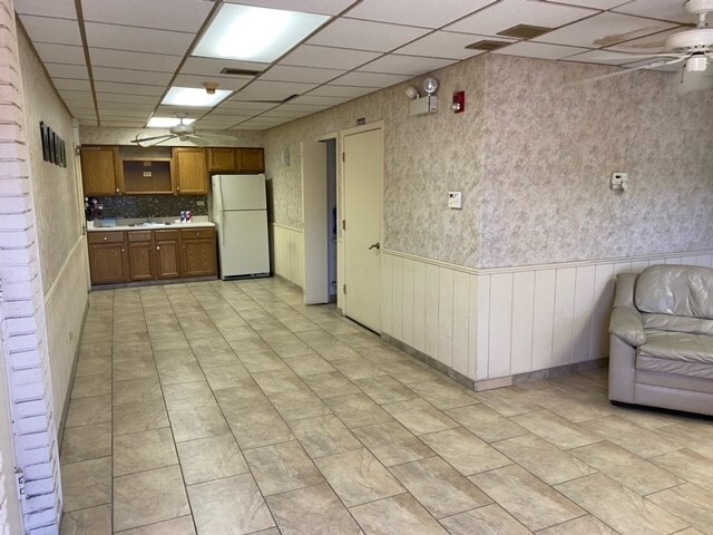 13651-13659 Kenton Ave, Crestwood, IL for lease - Interior Photo - Image 3 of 4