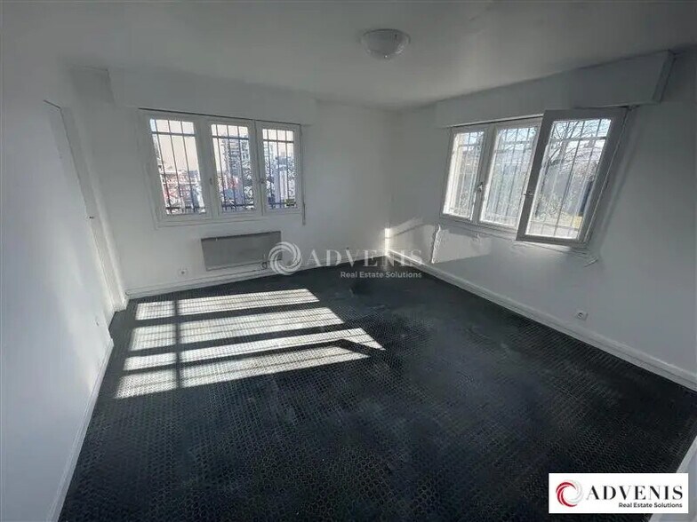 Flex in Lormont for lease - Interior Photo - Image 3 of 12