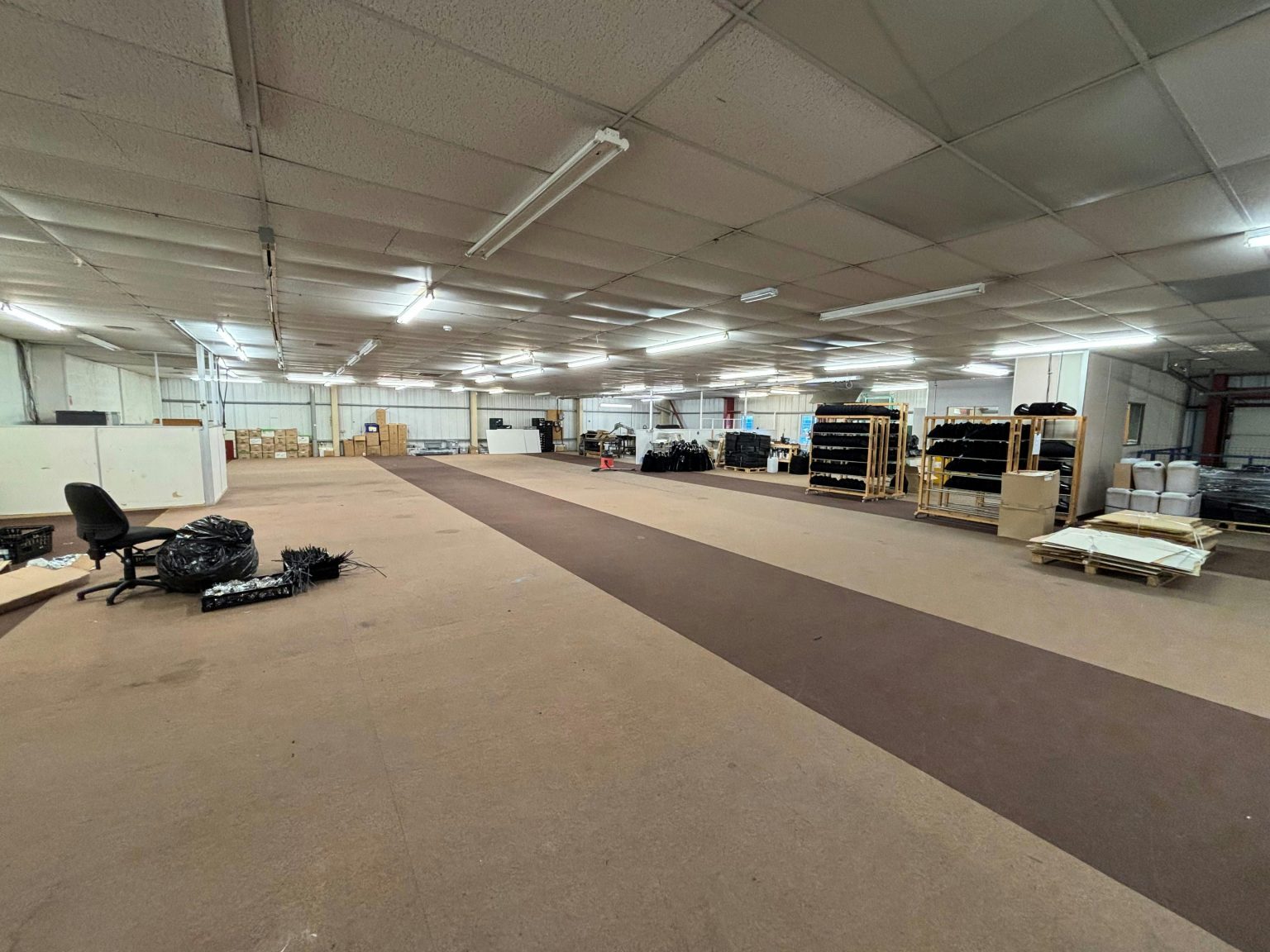 Avenue Two, Witney for lease Interior Photo- Image 1 of 4