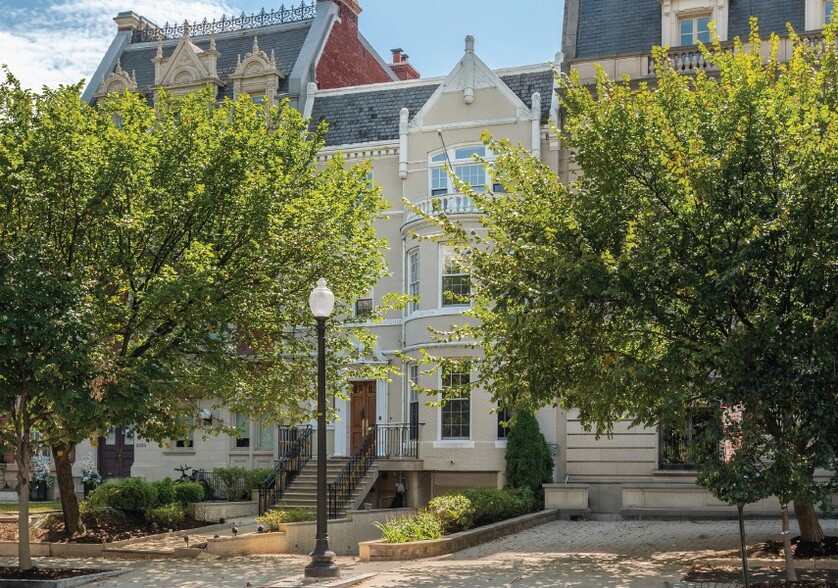 Embassy of Ireland portfolio of 2 properties for sale on LoopNet.com - Primary Photo - Image 2 of 2