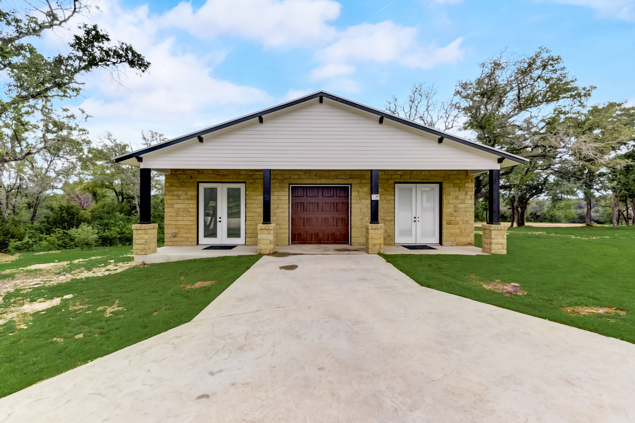 675 Ranch to Market 1869 rd, Liberty Hill, TX for lease Building Photo- Image 1 of 3