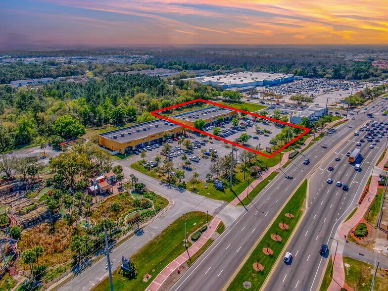 4370-4386 W Vine St, Kissimmee, FL for sale - Building Photo - Image 2 of 9