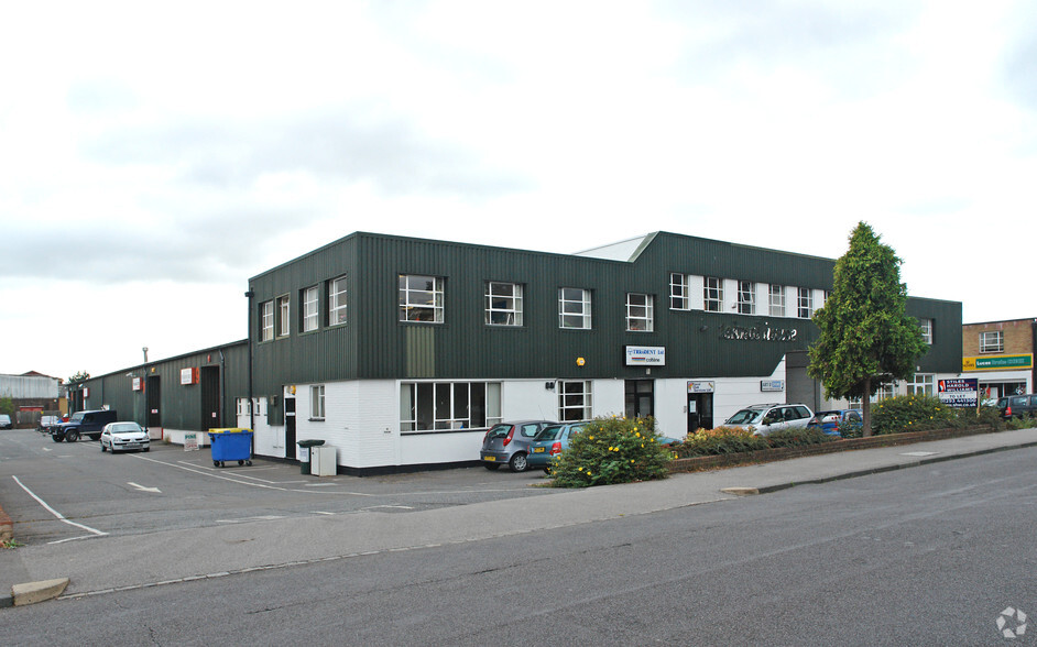 Victoria Rd, Burgess Hill for lease - Building Photo - Image 1 of 14