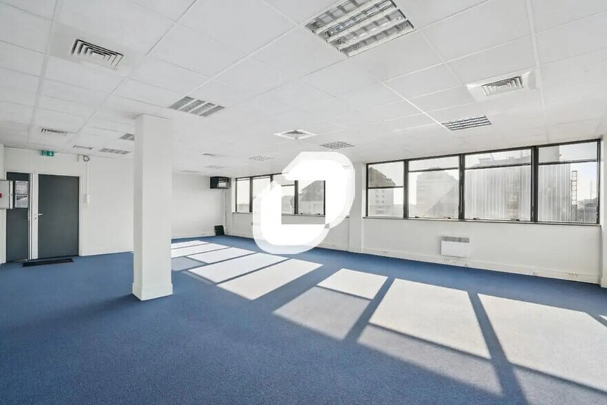 Office in Noisy-le-Grand for lease - Building Photo - Image 3 of 13