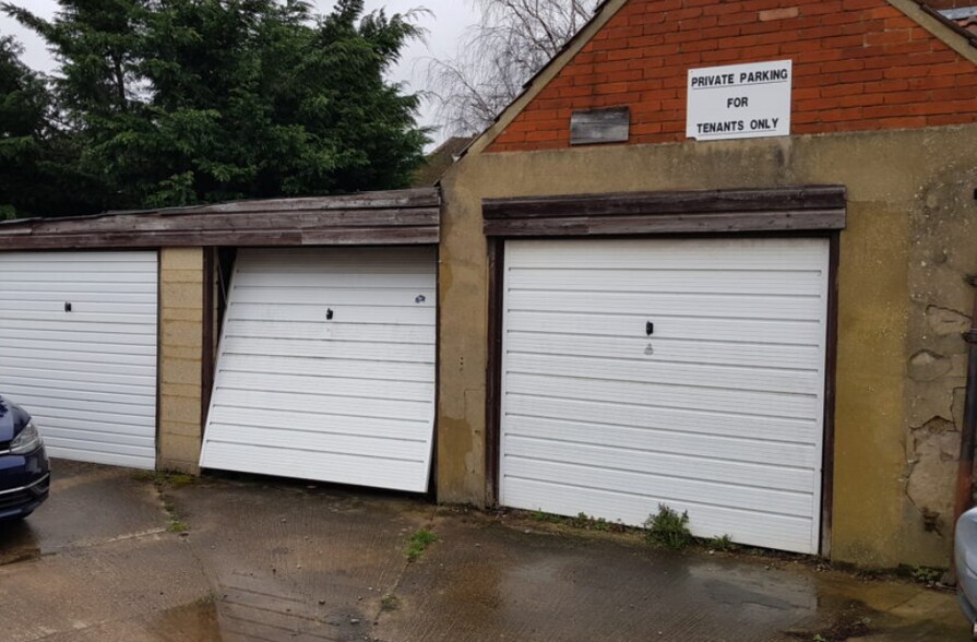 1323 Ash Rd, Aldershot, GU12 4BX