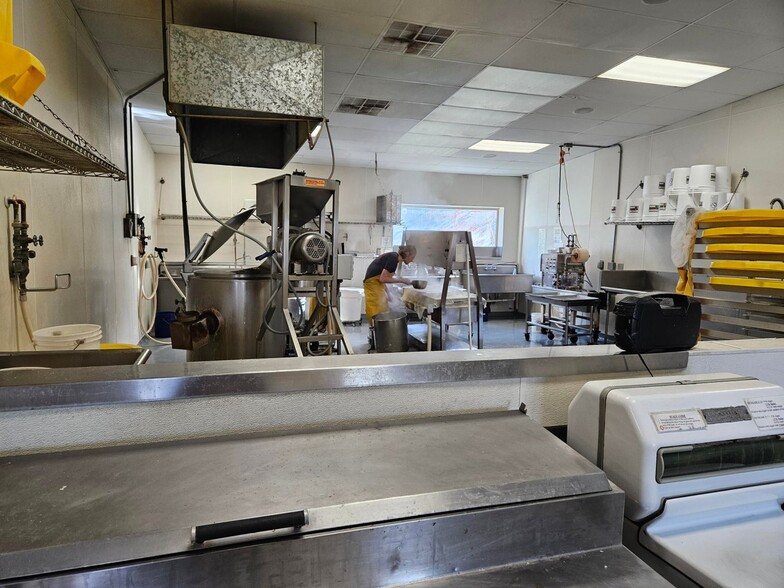 65 Frank Martin Ct, Arcata, CA for sale - Interior Photo - Image 3 of 7