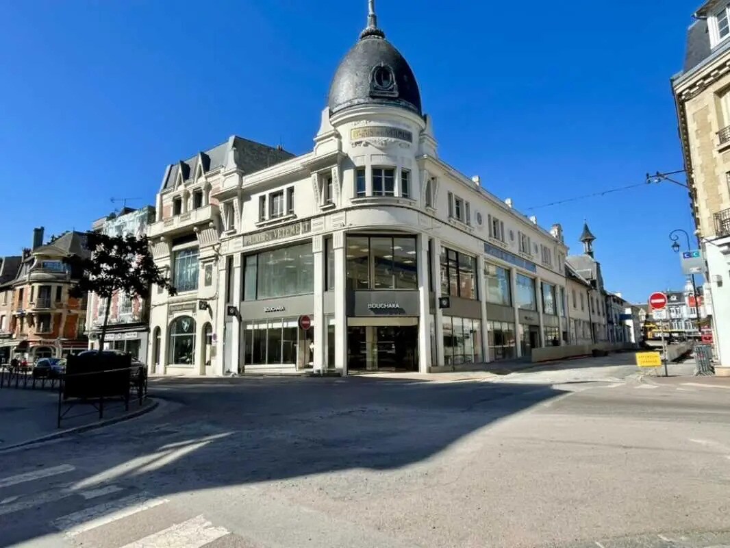 Retail in Soissons for lease Building Photo- Image 1 of 7