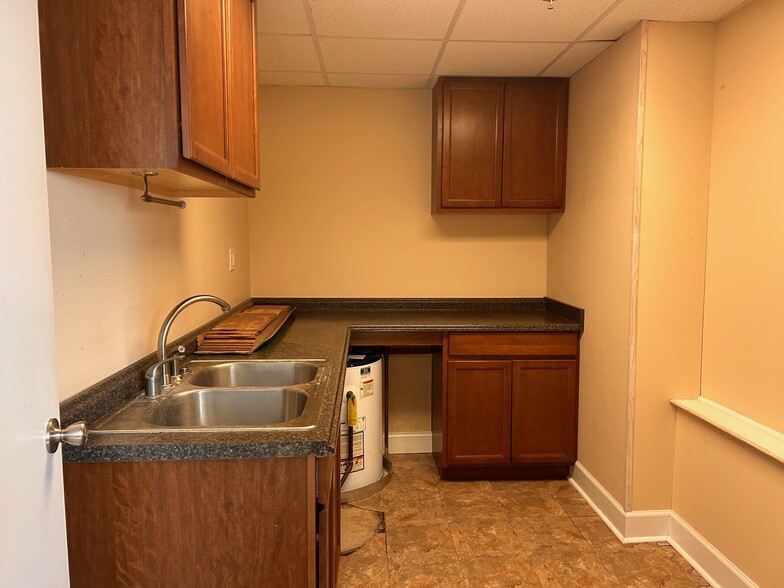 1030 Campbell St, Thomasville, GA for lease - Interior Photo - Image 3 of 10