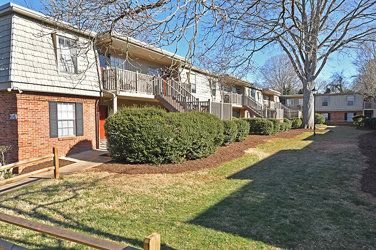 3812 Country Club Rd, Winston-Salem, NC for sale - Building Photo - Image 2 of 10