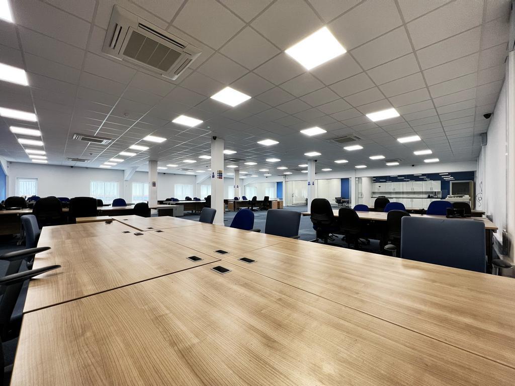 Howard Way, Newport Pagnell for lease Interior Photo- Image 1 of 50