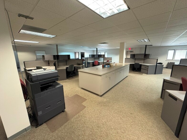 182 Industrial Rd, Glen Rock, PA for lease - Interior Photo - Image 3 of 9