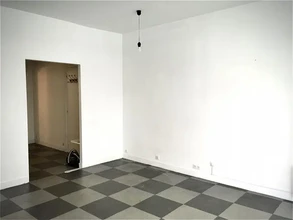 Retail in Paris for lease Interior Photo- Image 2 of 6