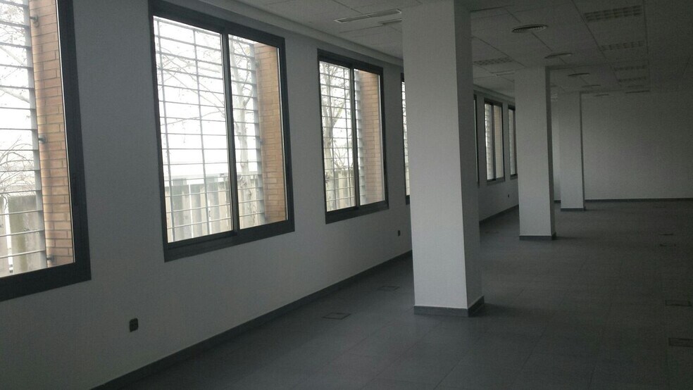 Office in SEVILLA for lease - Building Photo - Image 2 of 12