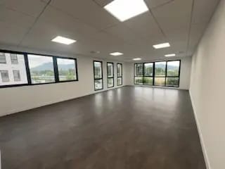 Office in Aubagne for lease Interior Photo- Image 1 of 6