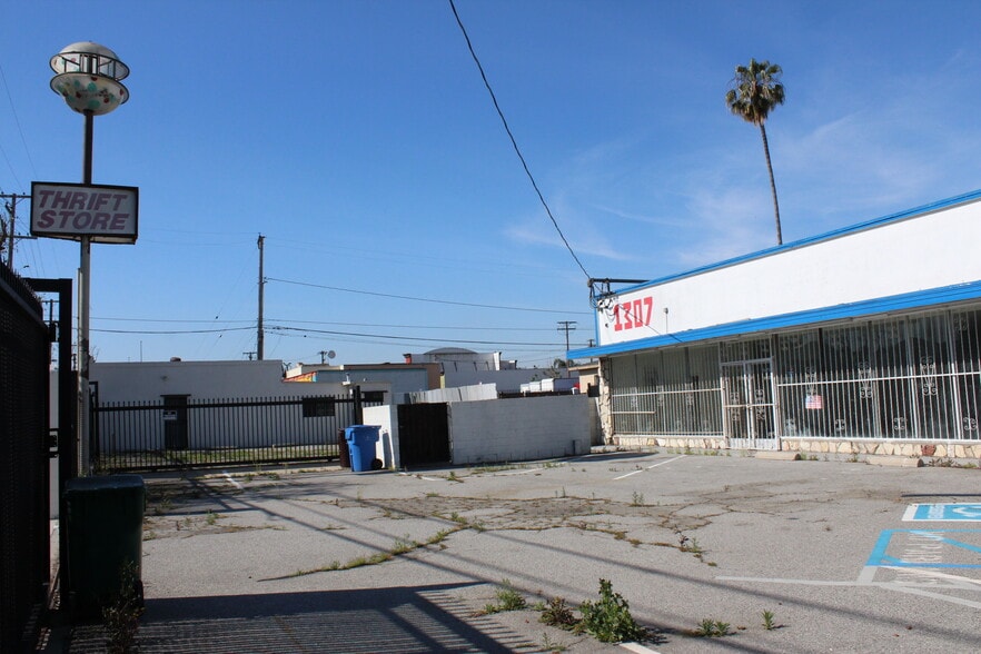 1307 N Long Beach Blvd, Compton, CA for sale - Building Photo - Image 3 of 13