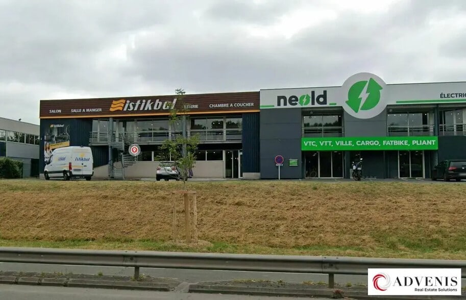 Retail in Bordeaux for lease - Building Photo - Image 1 of 5