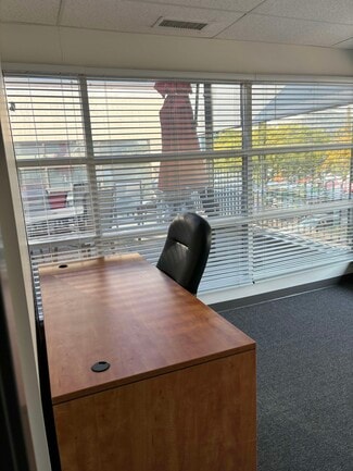 More details for 1715 Dickson Av, Kelowna, BC - Office, Flex for Lease
