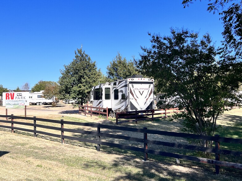 2012 Fisher St, Goldthwaite, TX for sale - Building Photo - Image 1 of 1