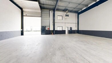 124 Rue Salvador Allendé, Bezons for lease Interior Photo- Image 1 of 4