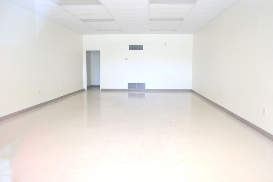 34163458 Atlanta Hwy, Montgomery, AL 36109 Forest Hills Shopping