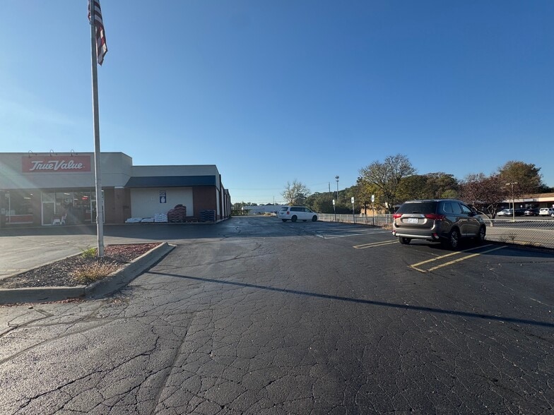 33503-33533 5 Mile Rd, Livonia, MI for sale - Building Photo - Image 3 of 9